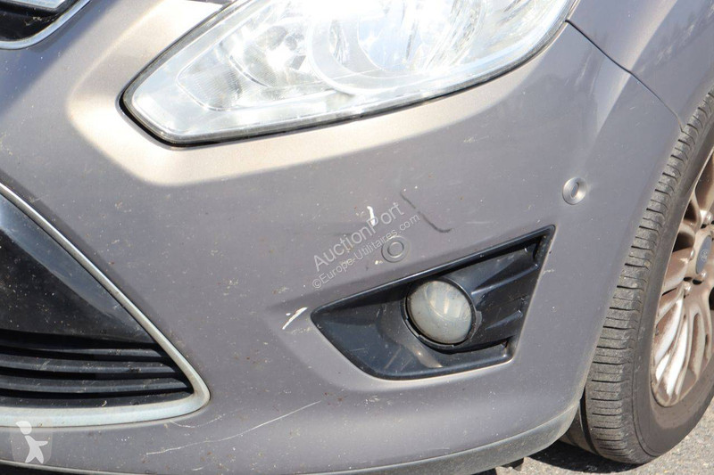 Véhicule utilitaire Ford Grand