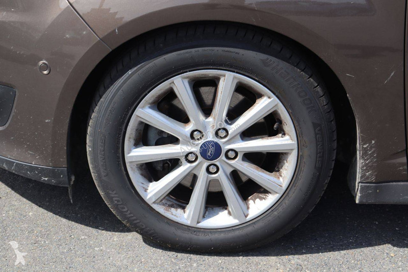 Véhicule utilitaire Ford Grand