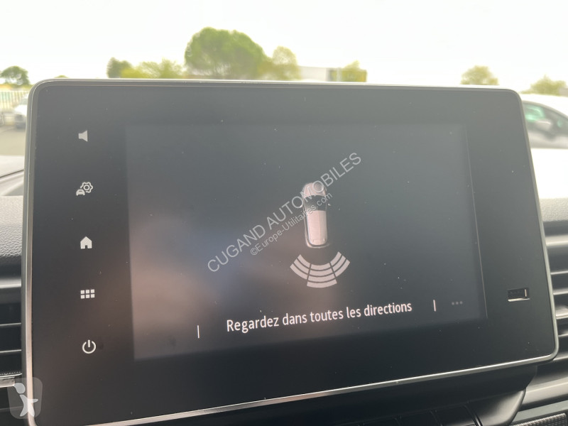 Коммерческий автомобиль Renault TRAFIC III FG...