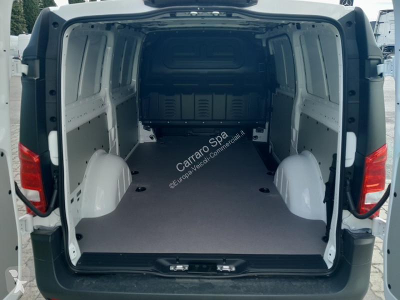 Véhicule utilitaire Mercedes Furgone