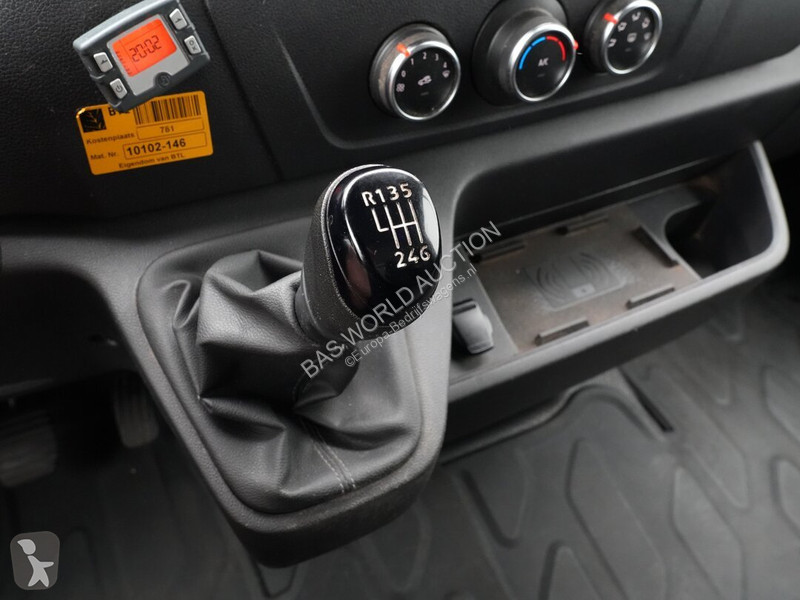 Véhicule utilitaire Renault 145PK