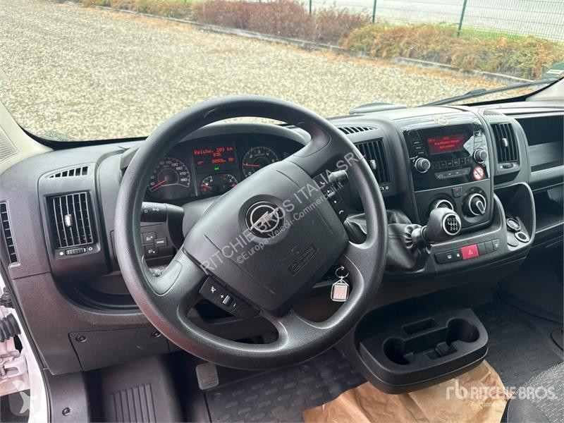 Véhicule utilitaire Opel 2.2