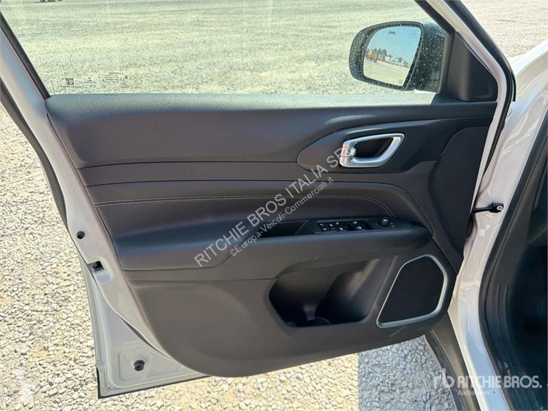 Лекотоварен автомобил Jeep 1.3