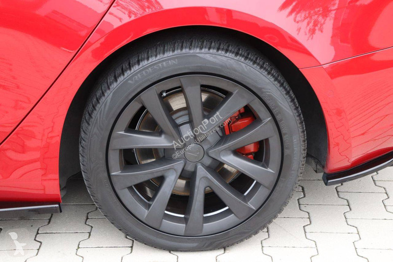 Комерційні автомобілі Tesla