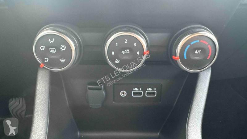 Лекотоварен автомобил Renault CLIO V