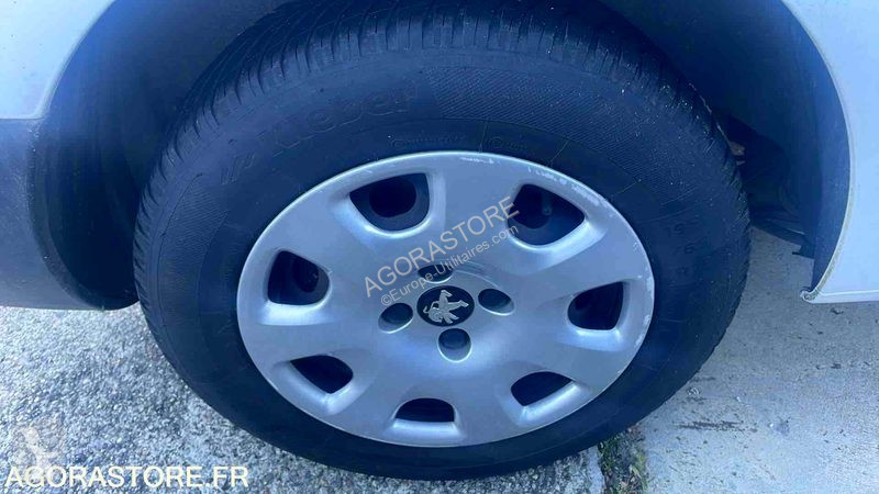 Комерційні автомобілі Peugeot PARTNER