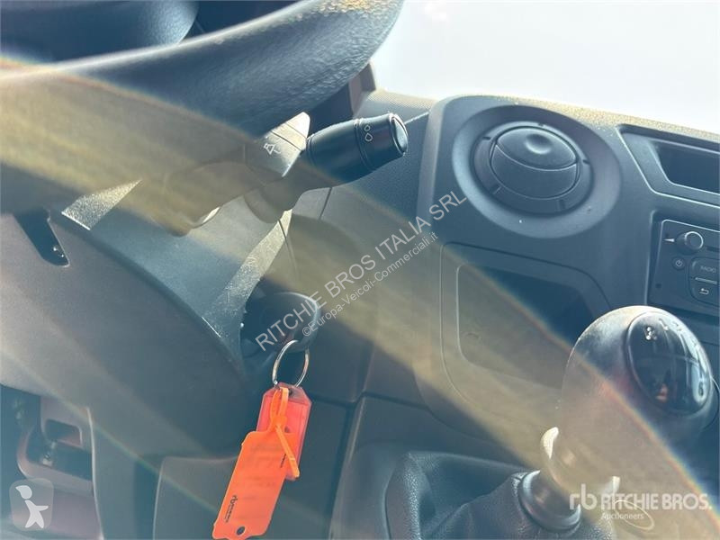 Комерційні автомобілі Renault 125DCI Cargo Van