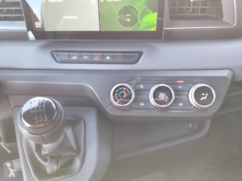 Véhicule utilitaire Nissan