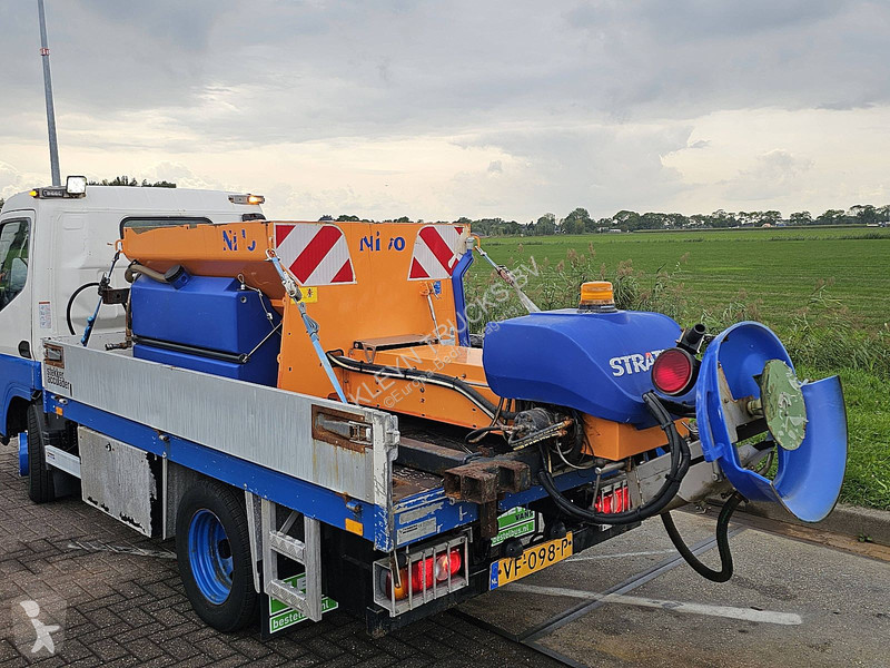 Furgoneta Fuso 3S13 NIDO zoutstrooier