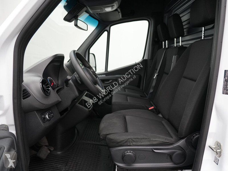 Лекотоварен автомобил Mercedes 312
