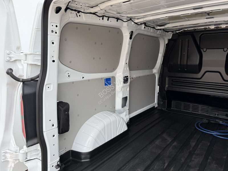 Лекотоварен автомобил Ford 71kWh 136PK...