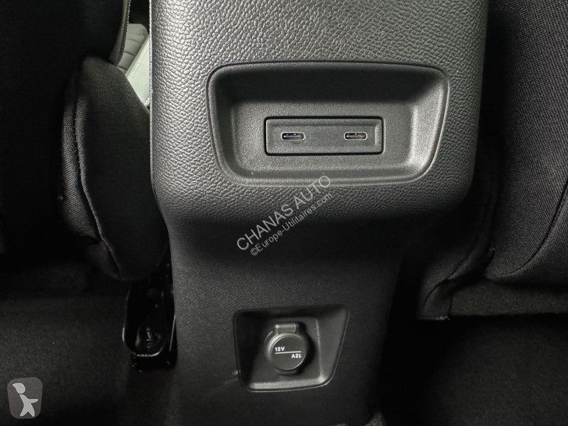 Лекотоварен автомобил Citroën 1.2 Hybride 145...