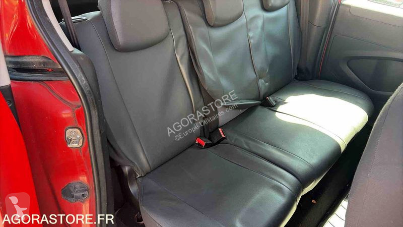 Лекотоварен автомобил Peugeot PARTNER