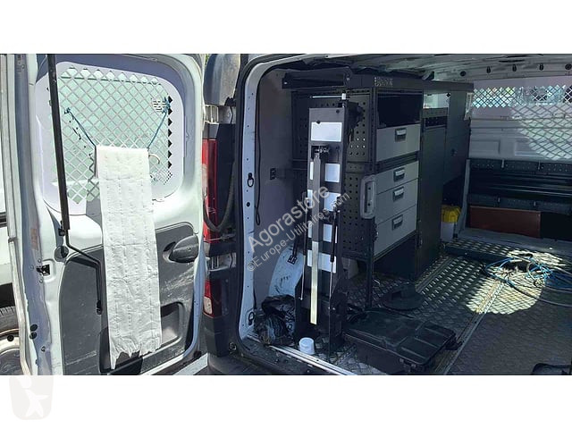 Лекотоварен автомобил Renault TRAFIC