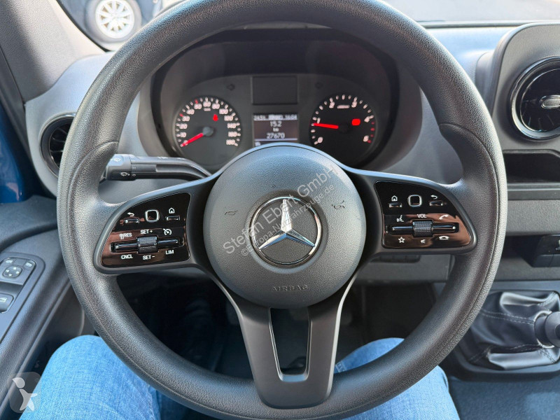 Лекотоварен автомобил Mercedes 215 CDI DoKa...