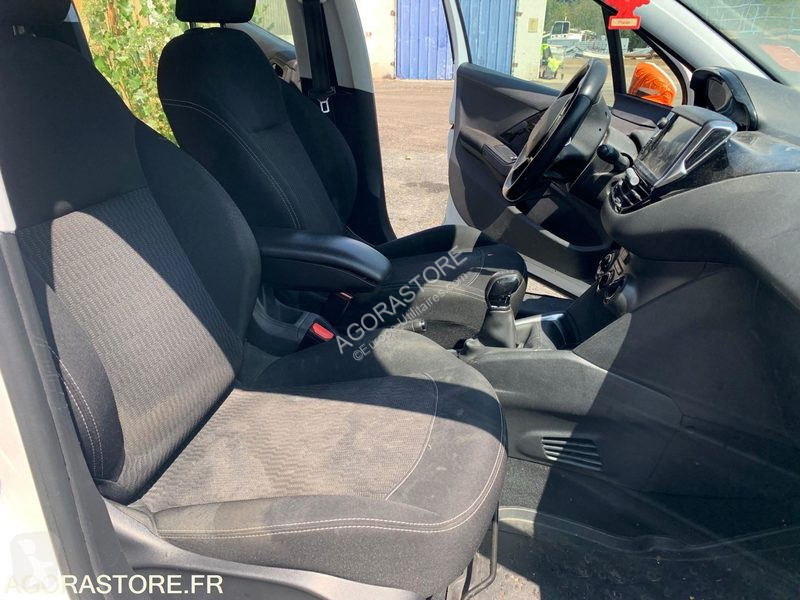 Véhicule utilitaire Peugeot 208