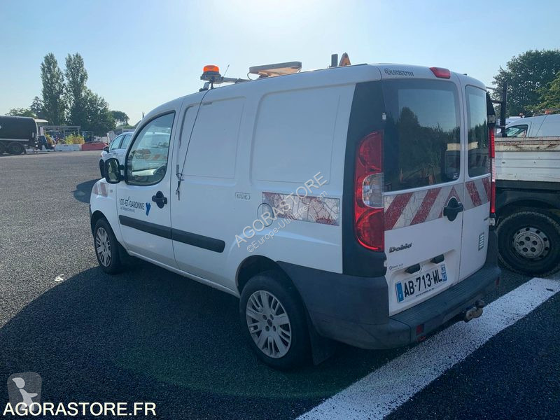 Véhicule utilitaire Fiat DOBLO