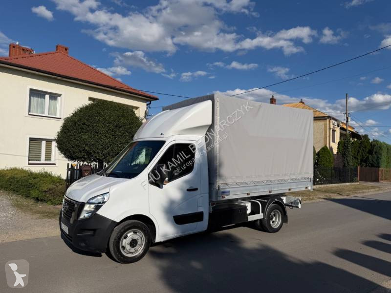 Véhicule utilitaire Nissan 35.15