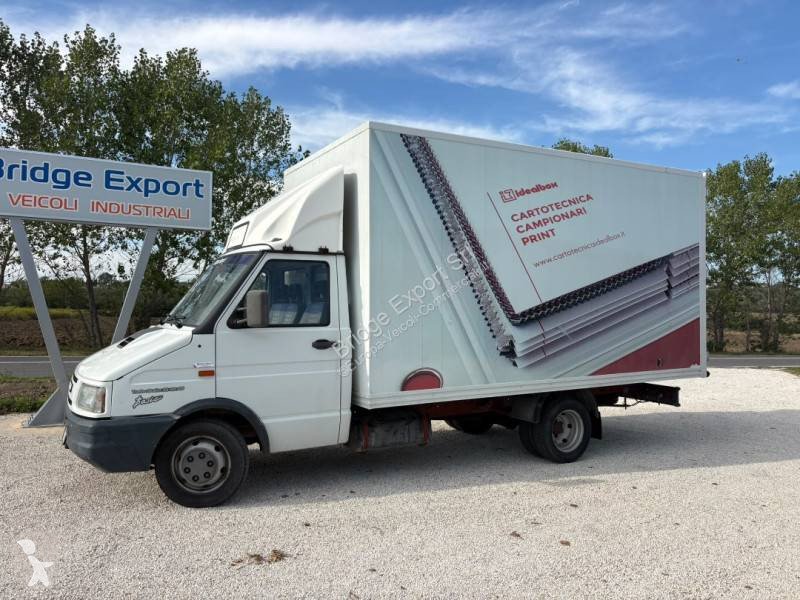 Véhicule utilitaire Iveco 35.10