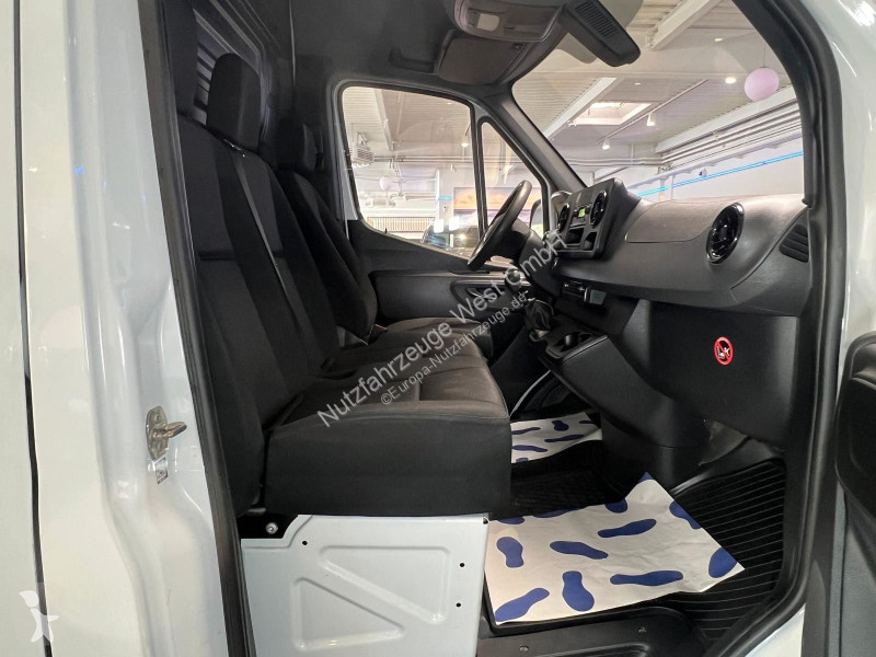 Užitkové vozidlo Mercedes 211/311...