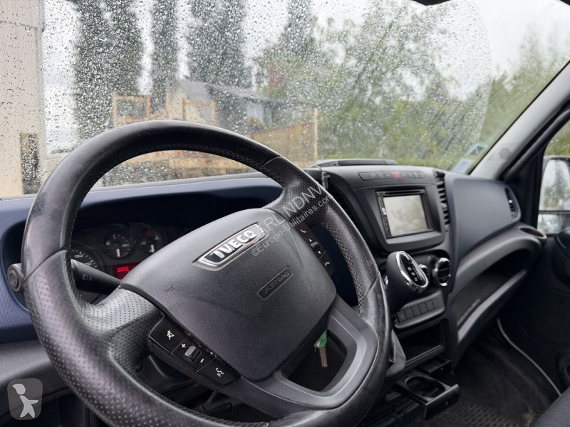 Véhicule utilitaire Iveco 35c18