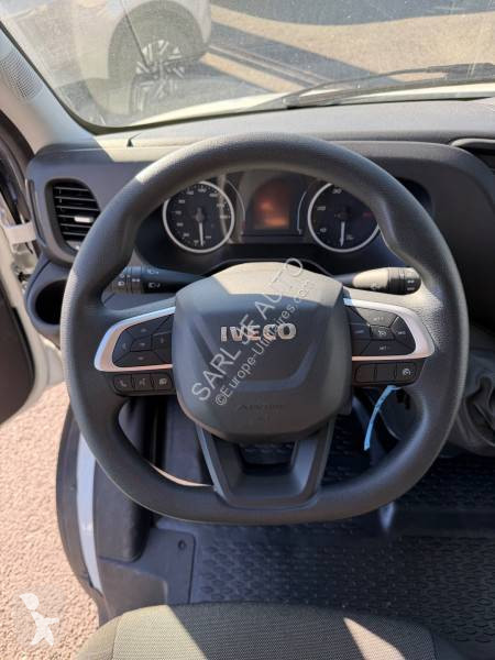 Véhicule utilitaire Iveco 35C16