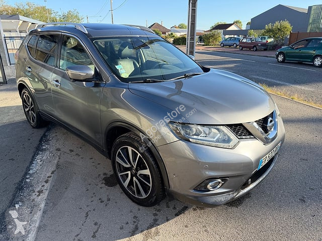 Nissan X-TRAIL van