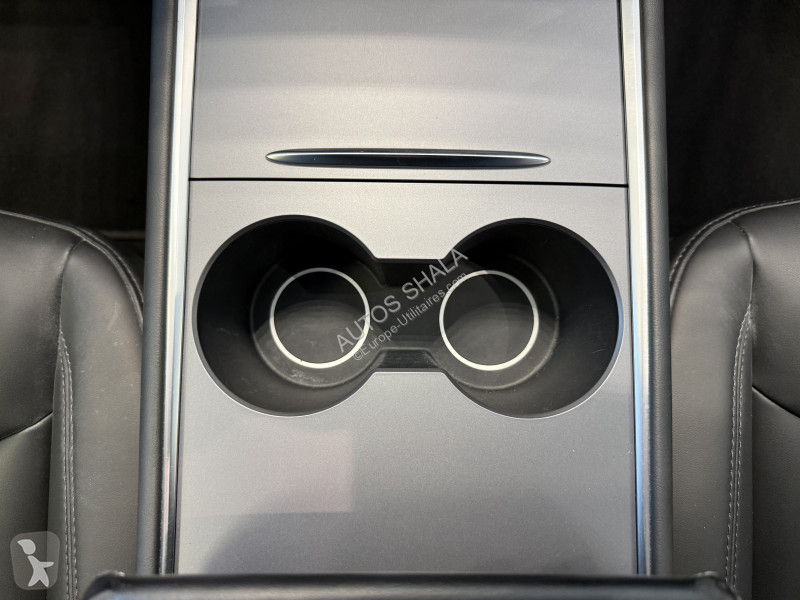 Véhicule utilitaire Tesla MODEL Y / A PARTIR DE...