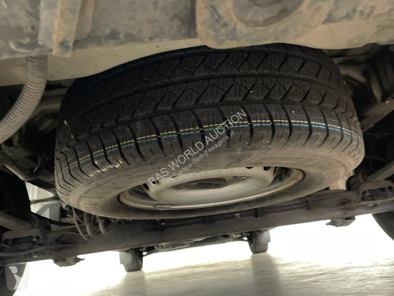 Лекотоварен автомобил Ford 300 2.0 TDCI L2H1 Trend