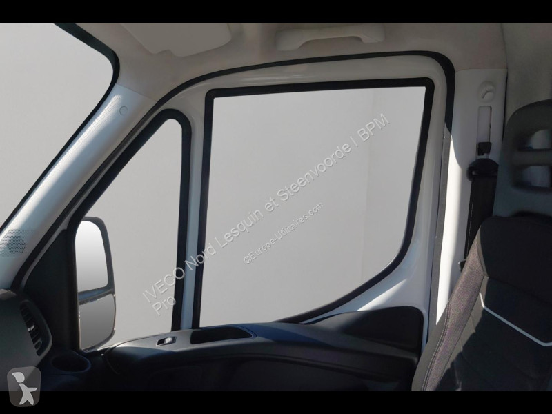 عربة نفعية Iveco CCb 35C16H empattement 4100...