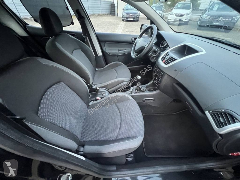 Autoutilitară Peugeot 1.1 i 60ch 4cv 5Portes...