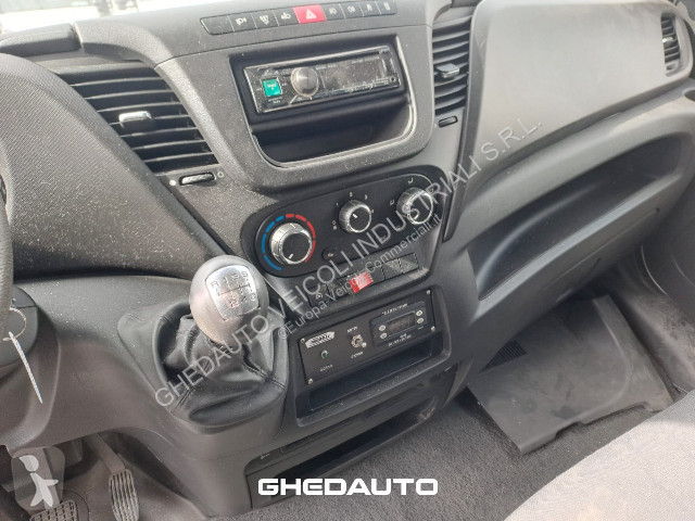 Véhicule utilitaire Iveco DAILY 35C12 BOX...
