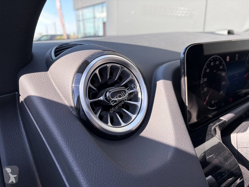 Véhicule utilitaire Mercedes GLA 180 7G-DCT