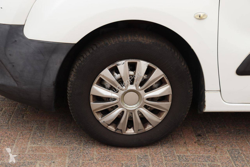 Véhicule utilitaire Peugeot 120 L1 1.6HDIF...