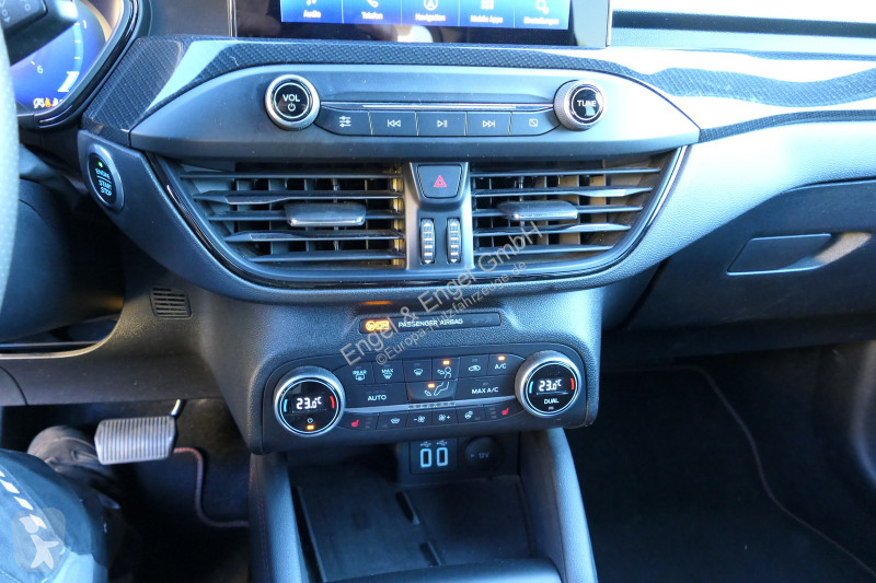 Véhicule utilitaire Ford Focus Turnier ST-Line...