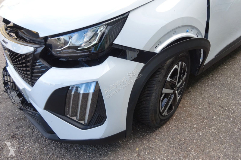 Užitkové vozidlo Peugeot 1,2 HYBRID 136 BVA