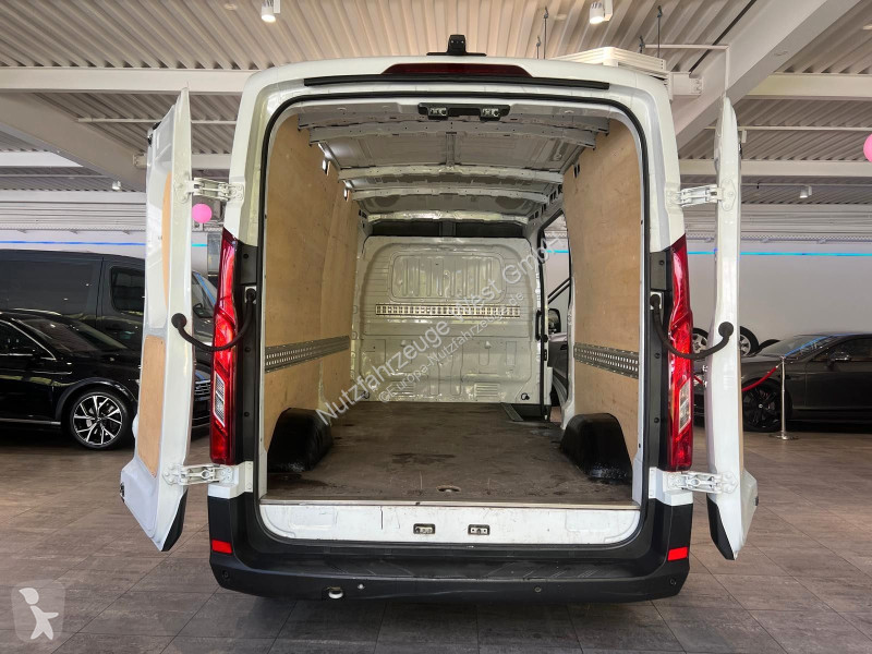 Véhicule utilitaire Maxus 9...