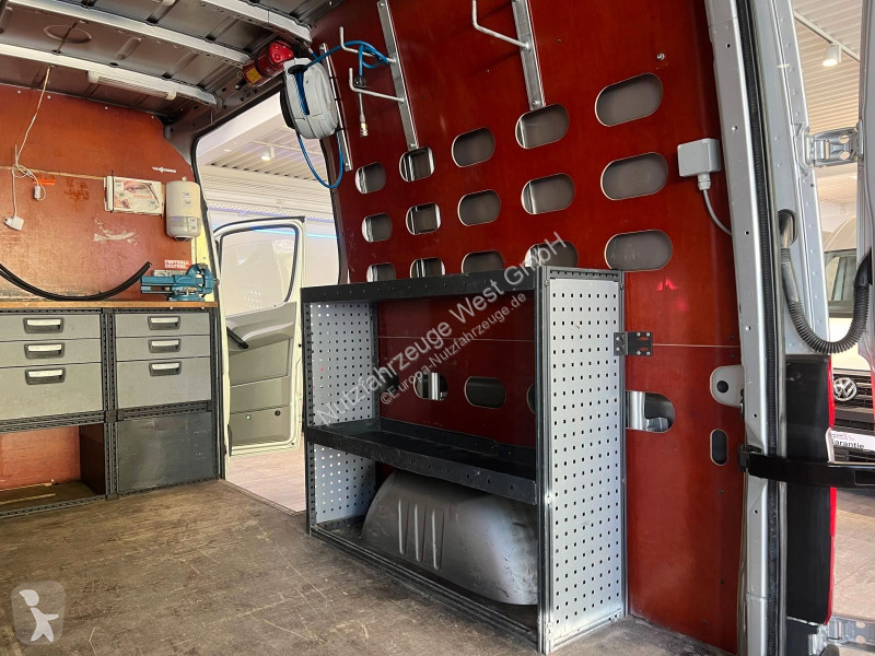 Véhicule utilitaire Mercedes 313...
