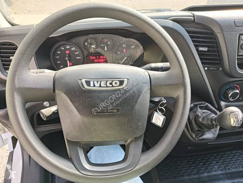 Véhicule utilitaire Iveco 33S12