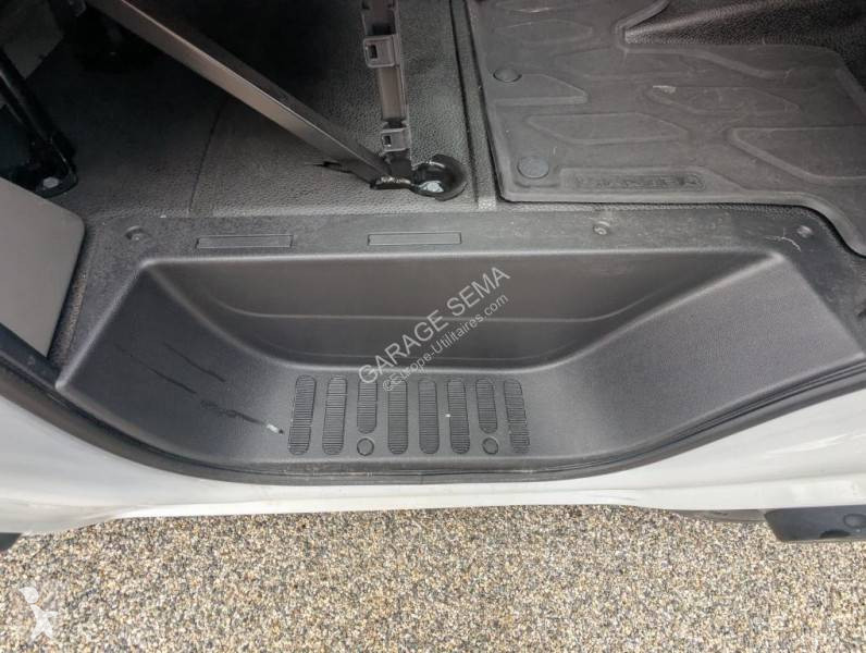 Véhicule utilitaire Renault 2.3 DCI 145