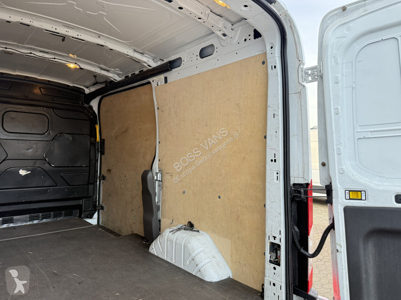 Véhicule utilitaire Ford e 68kWh 184PK E-