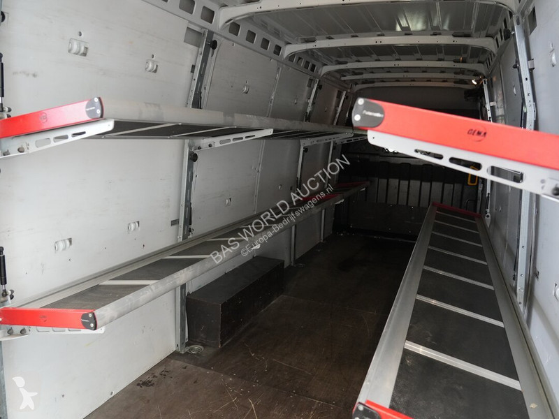 Véhicule utilitaire Iveco 35S16