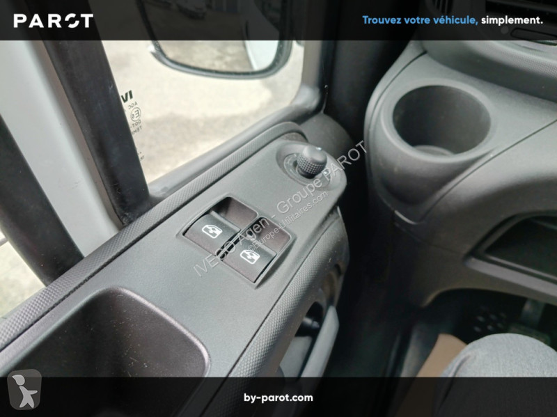Véhicule utilitaire Iveco 35S14 V12