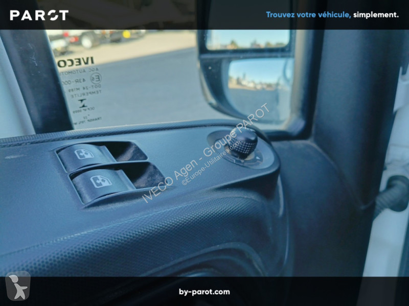 Véhicule utilitaire Iveco 35C18H empattement...