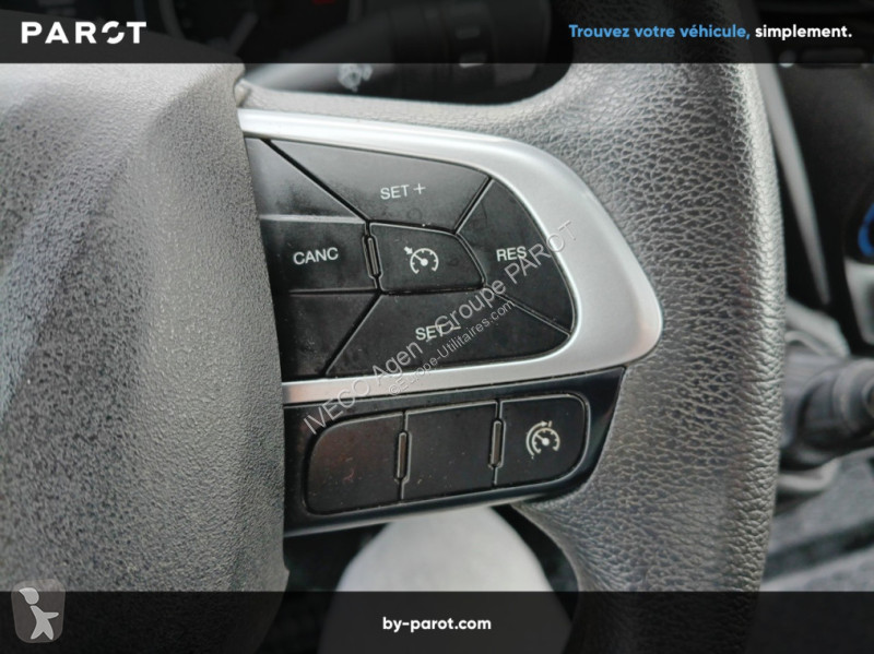 Véhicule utilitaire Iveco 35C14 empattement...