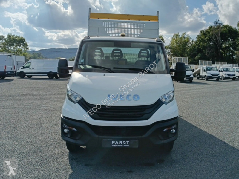 Véhicule utilitaire Iveco 35C14 empattement 3750
