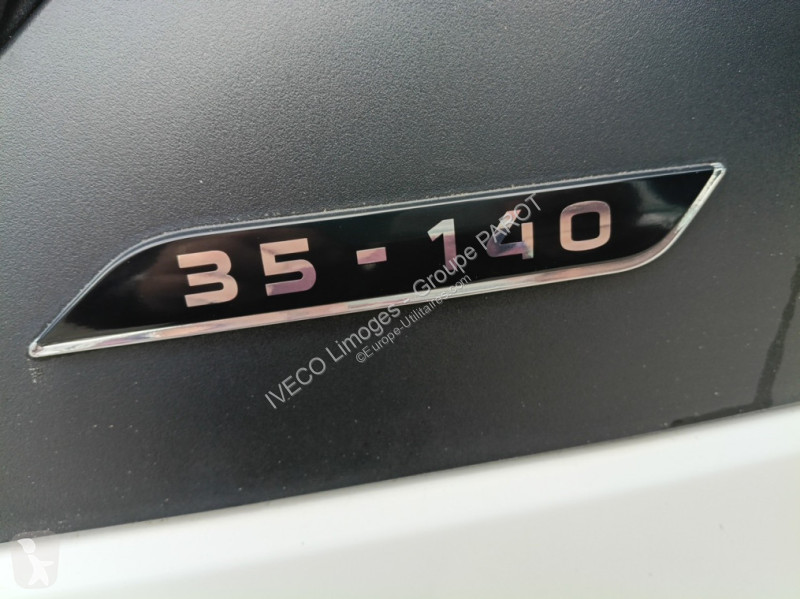 Véhicule utilitaire Iveco 35S14 SV V12
