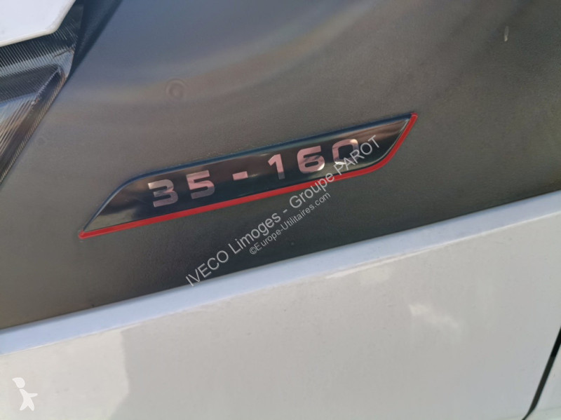 Véhicule utilitaire Iveco 35C16H empattement...