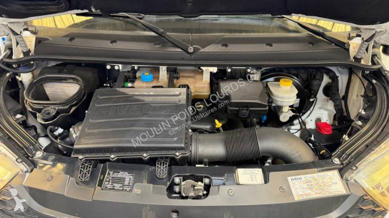 Véhicule utilitaire Iveco 35C13