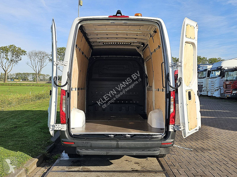 Véhicule utilitaire Mercedes 317 L2H2 RWD...